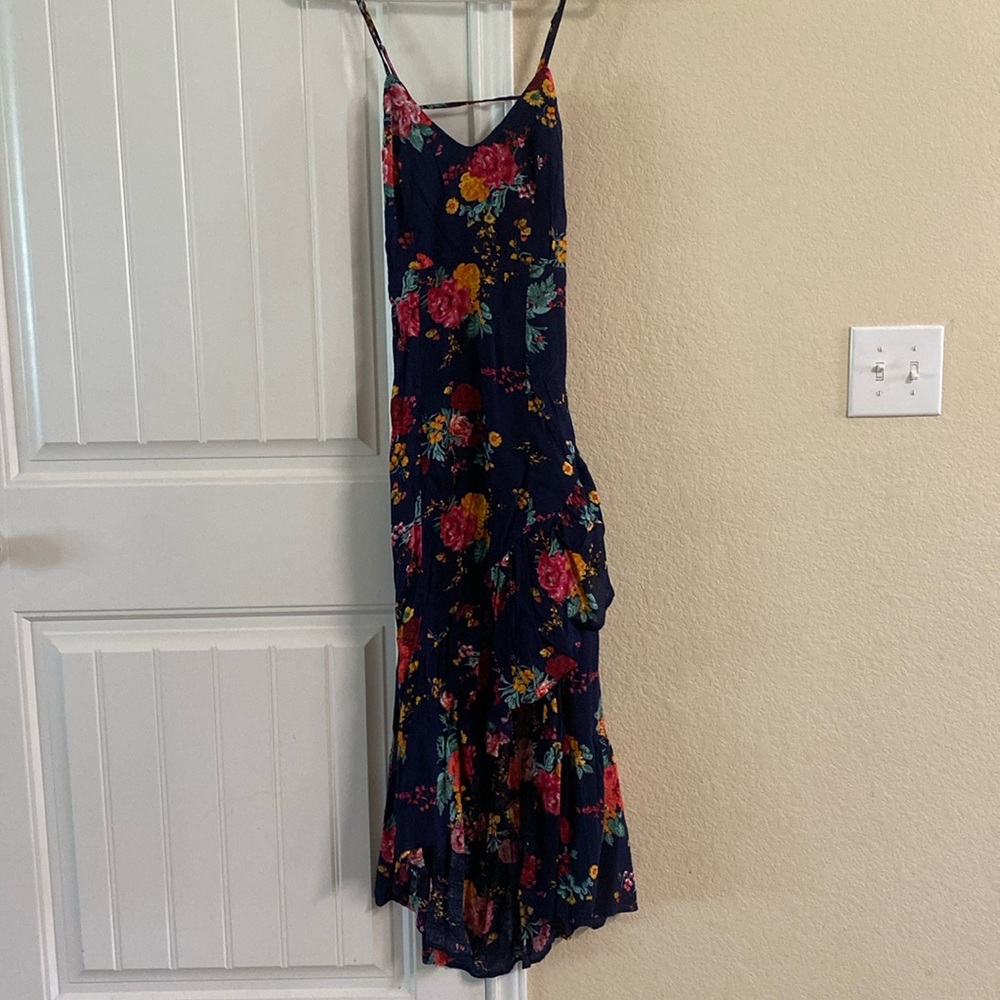 NWT-BEAUTIFUL FLORAL STRAPPY ASYMMETRICAL DRESS SIZE M❤️